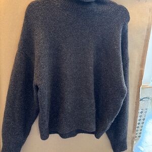 Turtle neck wool sweater